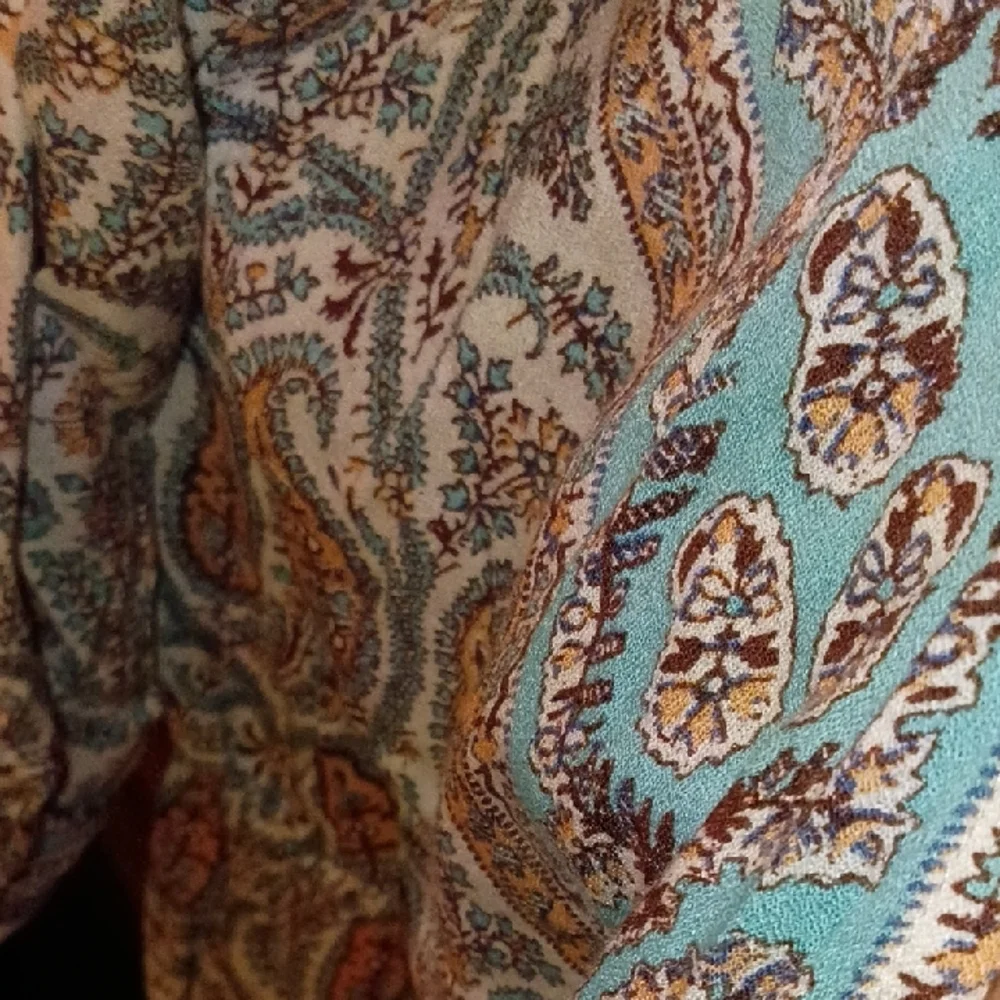 Adorable Chelsea & Violet Paisley Blouse in Blue and Cream - Picture 4 of 7
